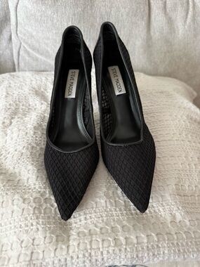 Steve Madden Black Pointed Quilted Pumps